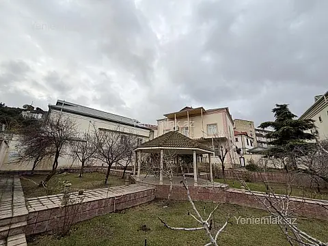 Satılır 6 otaqlı həyət evi 250 m²