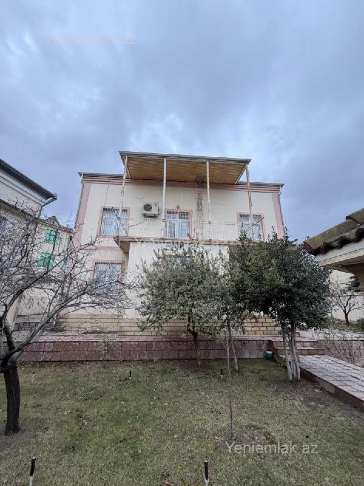 Satılır 6 otaqlı həyət evi 250 m²