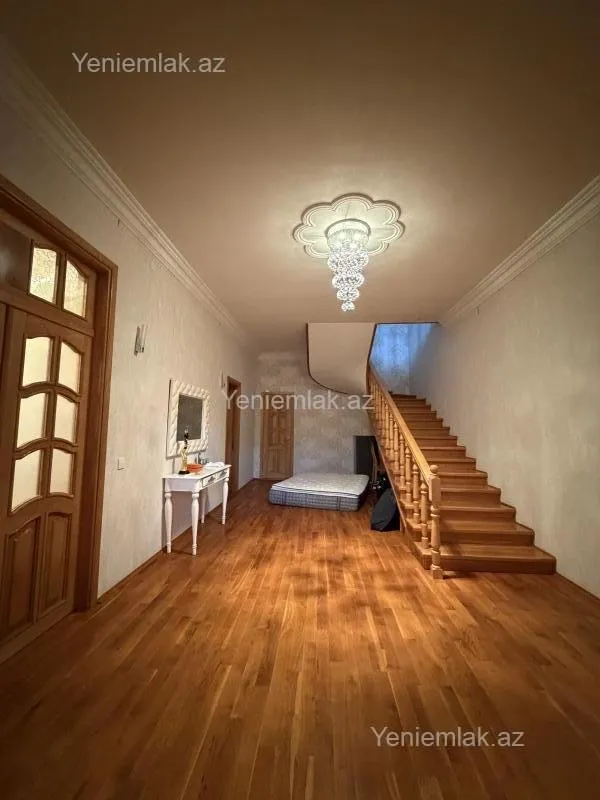 Satılır 6 otaqlı həyət evi 250 m²