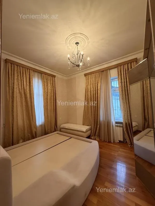Satılır 6 otaqlı həyət evi 250 m²