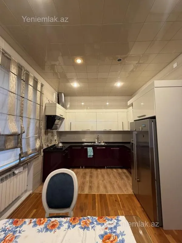 Satılır 6 otaqlı həyət evi 250 m²