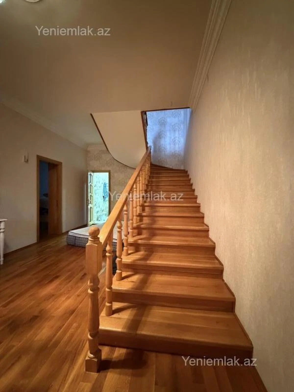 Satılır 6 otaqlı həyət evi 250 m²