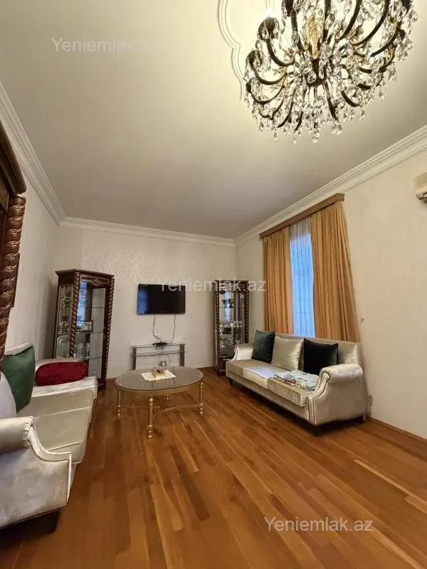 Satılır 6 otaqlı həyət evi 250 m²