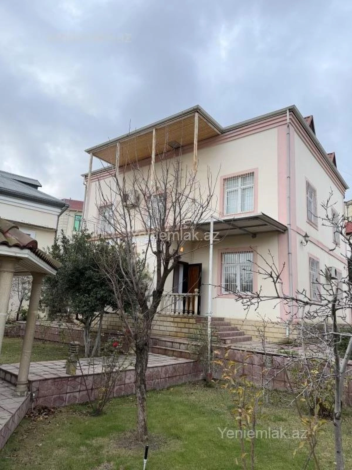 Satılır 6 otaqlı həyət evi 250 m²
