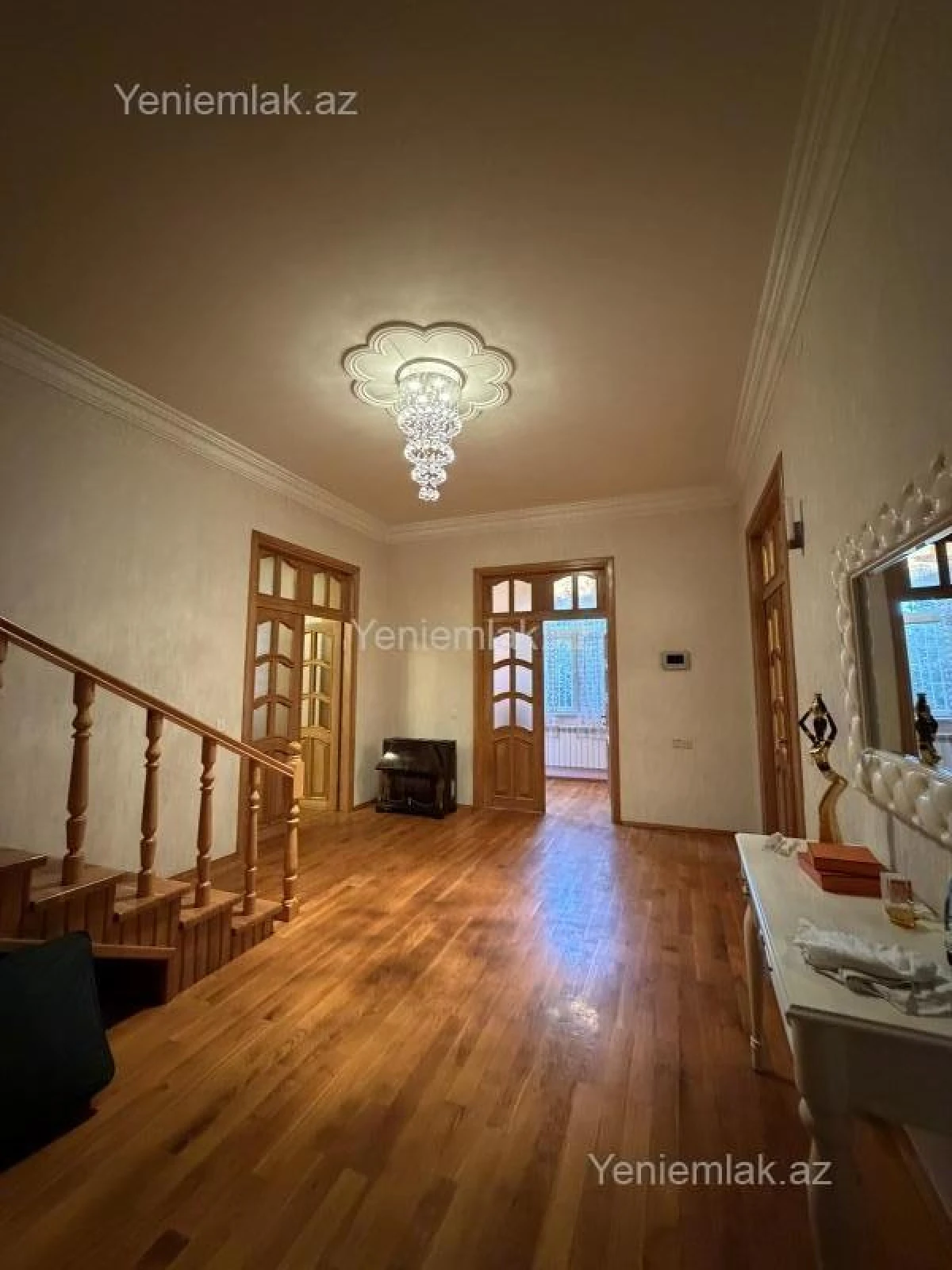 Satılır 6 otaqlı həyət evi 250 m²