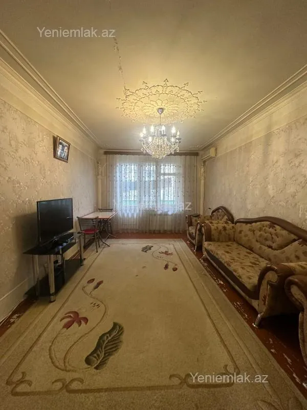 Satılır 4 otaqlı köhnə tikili 100 m²