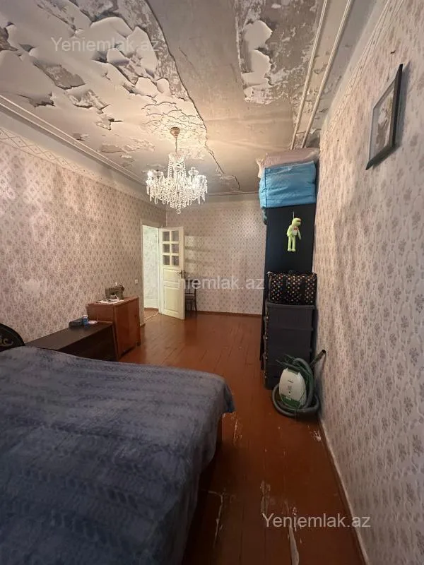 Satılır 4 otaqlı köhnə tikili 100 m²