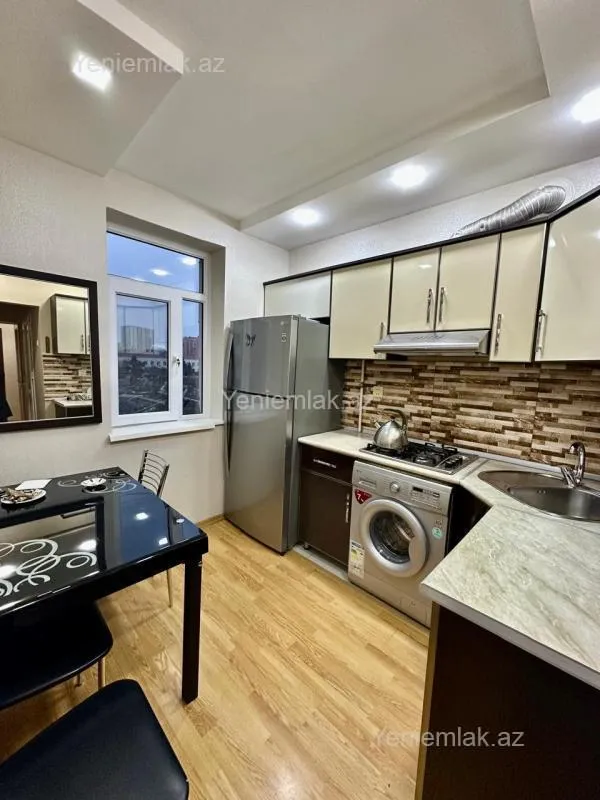 Satılır 3 otaqlı köhnə tikili 80 m²