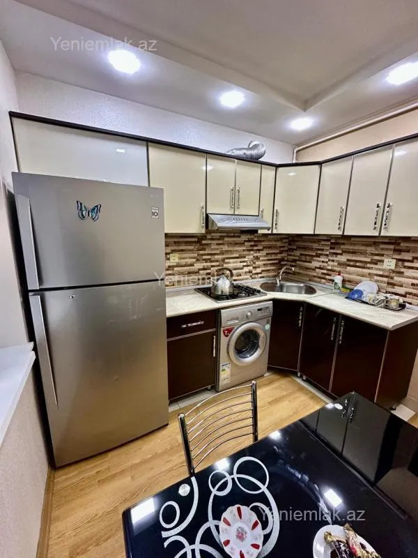 Satılır 3 otaqlı köhnə tikili 80 m²