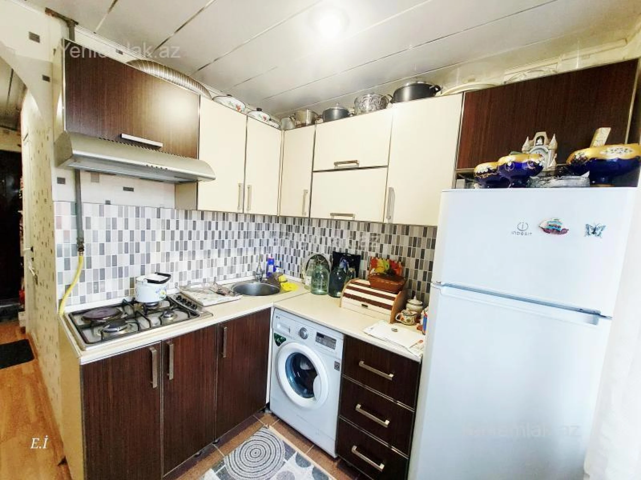 Satılır 1 otaqlı köhnə tikili 32 m²