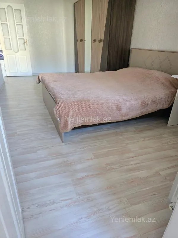 Satılır 4 otaqlı köhnə tikili 100 m²