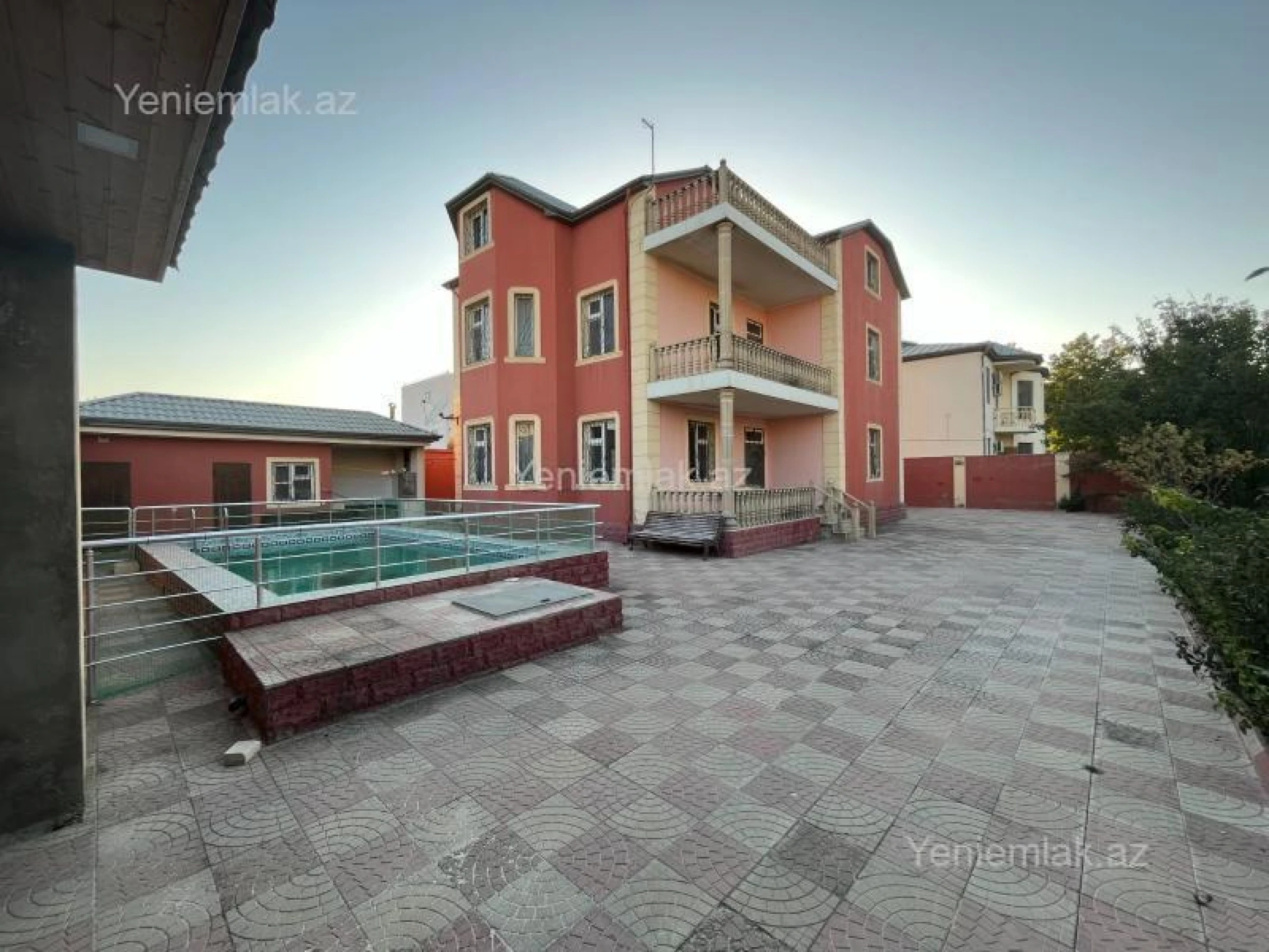 Satılır 7 otaqlı həyət evi 330 m²