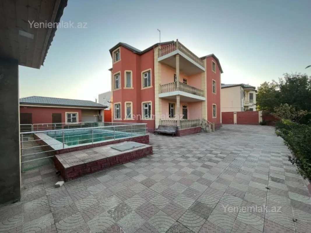 Satılır 7 otaqlı həyət evi 330 m²