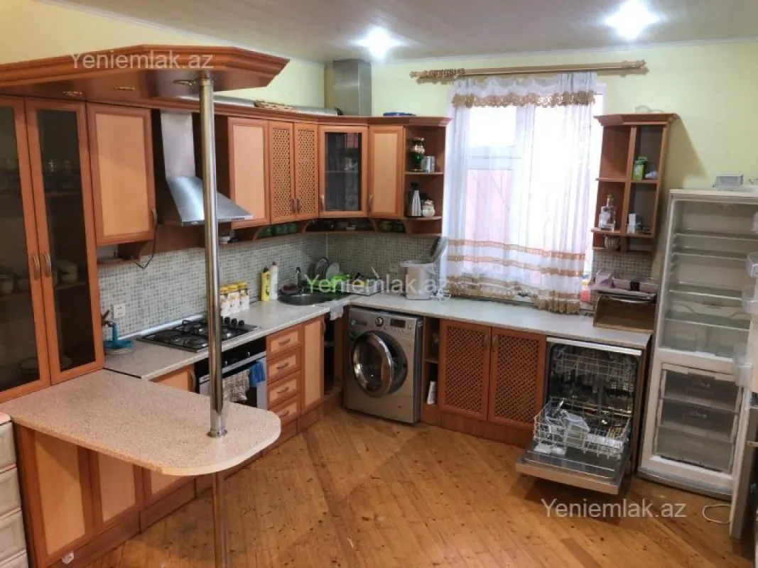 Satılır 7 otaqlı həyət evi 330 m²