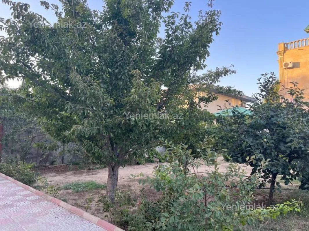 Satılır 7 otaqlı həyət evi 330 m²