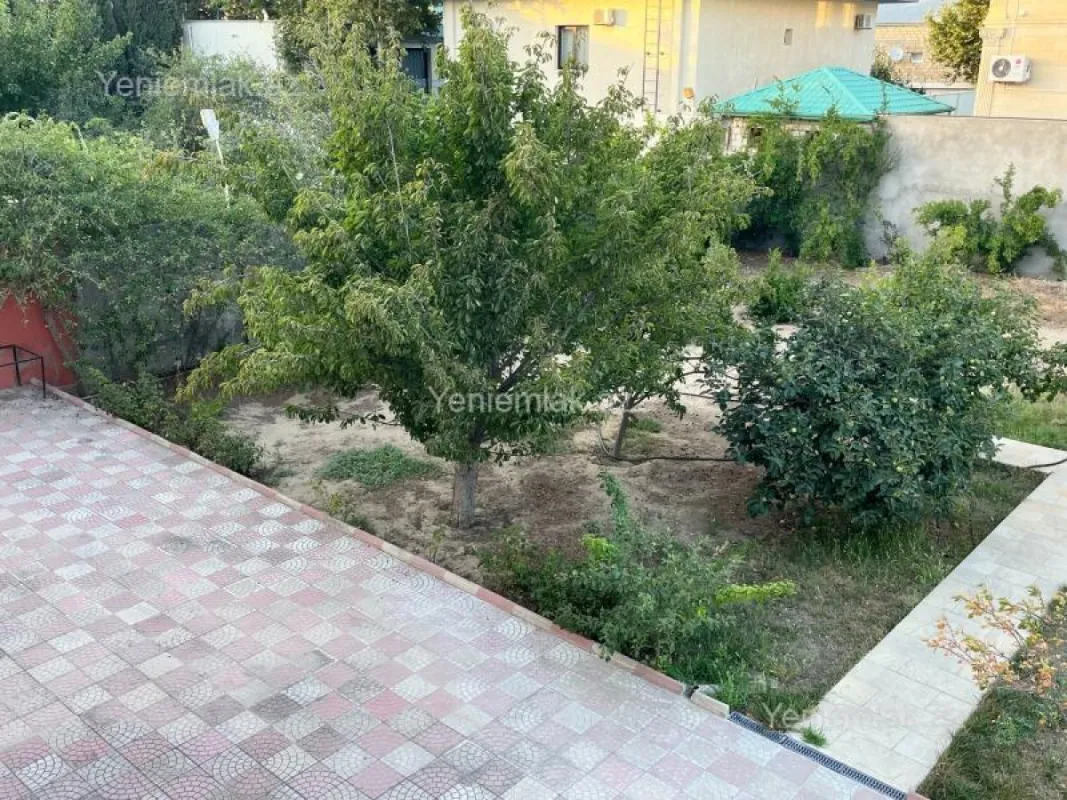 Satılır 7 otaqlı həyət evi 330 m²