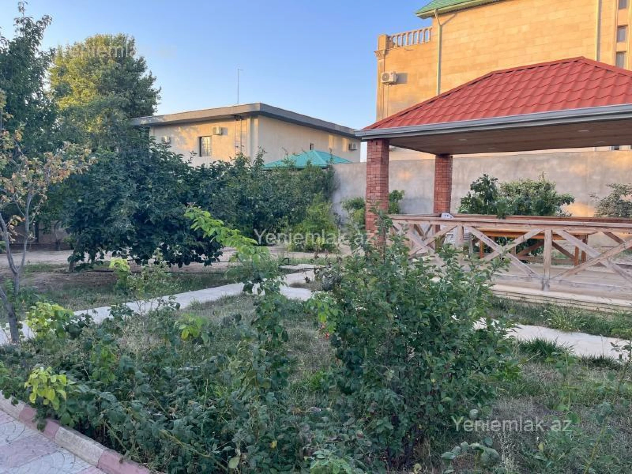 Satılır 7 otaqlı həyət evi 330 m²