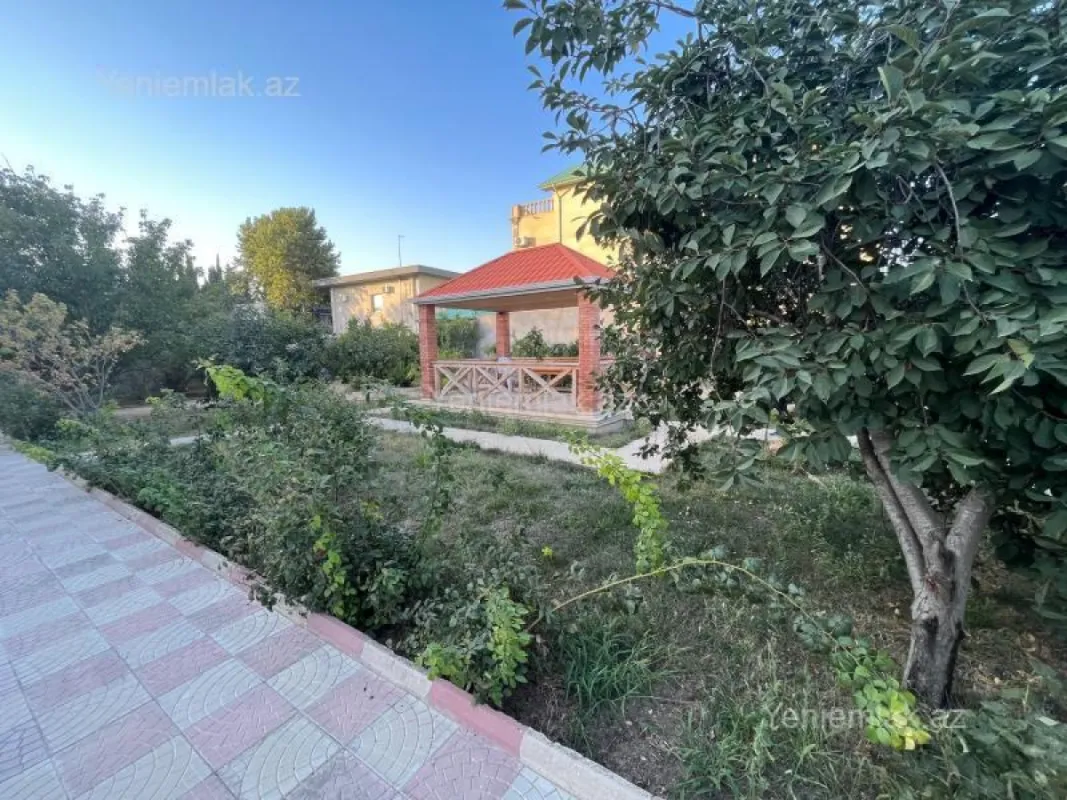 Satılır 7 otaqlı həyət evi 330 m²