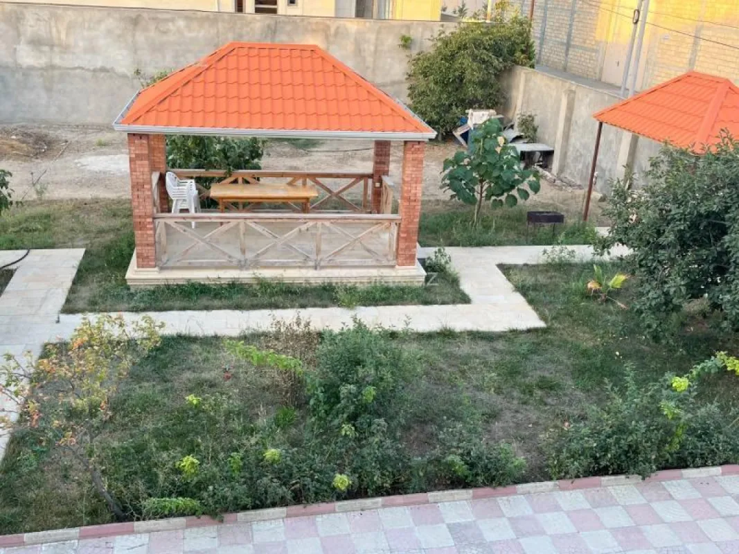 Satılır 7 otaqlı həyət evi 330 m²