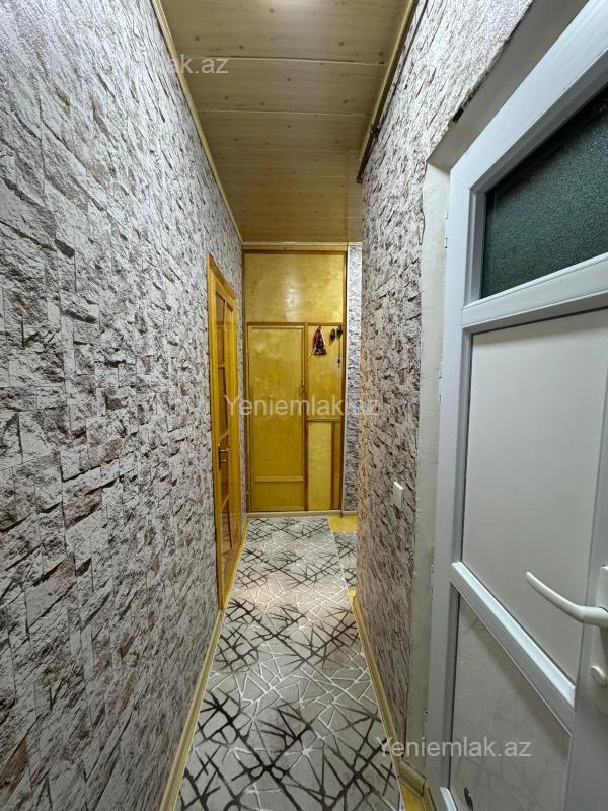 Satılır 1 otaqlı köhnə tikili 42 m²