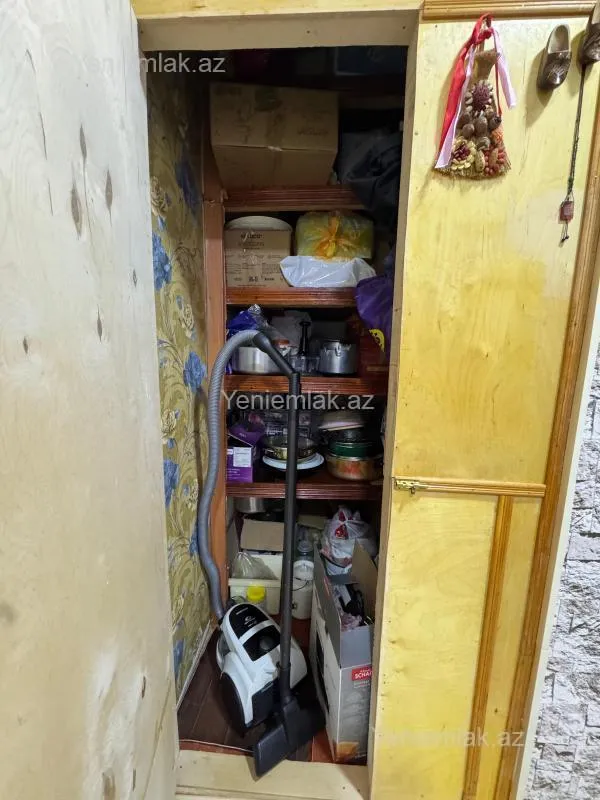 Satılır 1 otaqlı köhnə tikili 42 m²