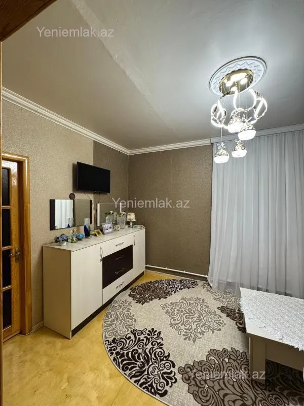 Satılır 1 otaqlı köhnə tikili 42 m²