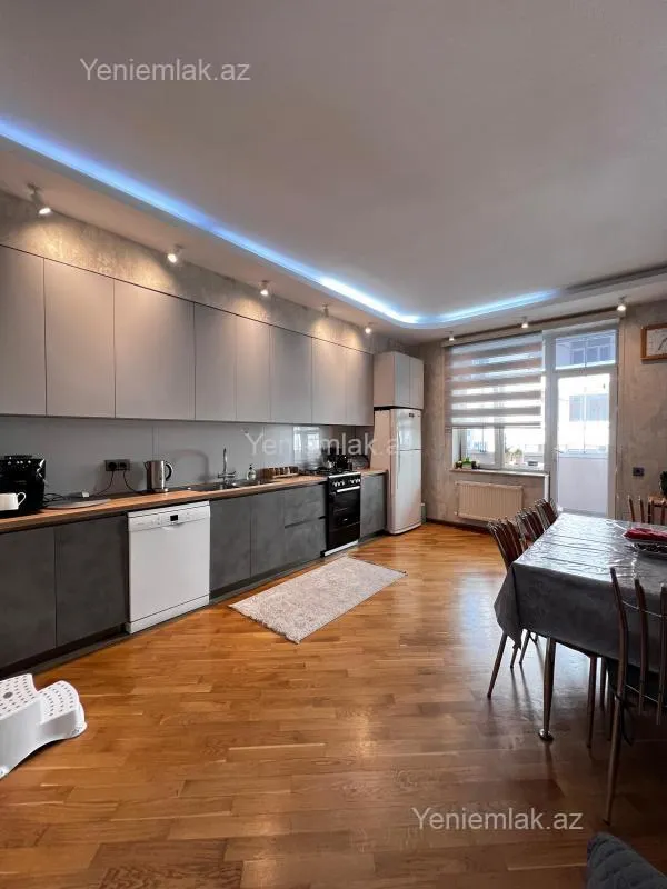 Satılır 3 otaqlı yeni tikili 170 m²