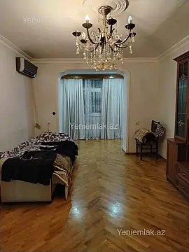 Satılır 2 otaqlı köhnə tikili 90 m²