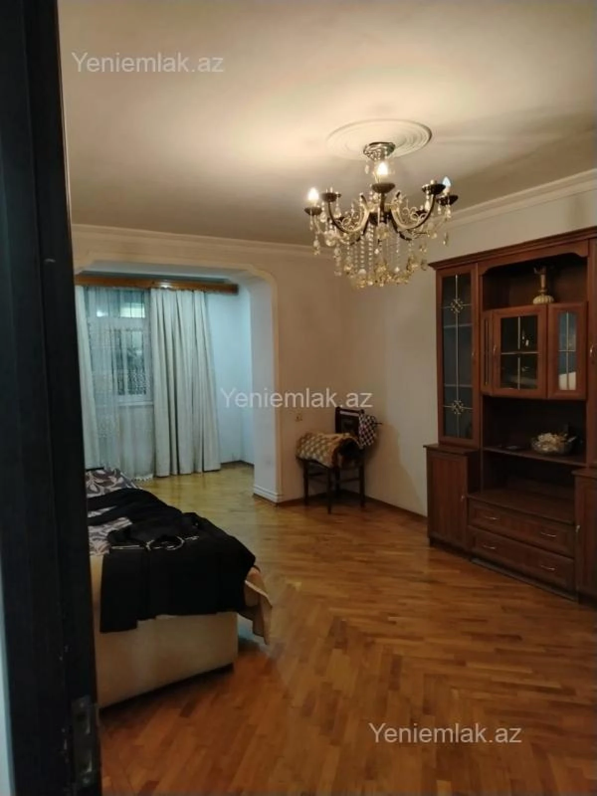 Satılır 2 otaqlı köhnə tikili 90 m²