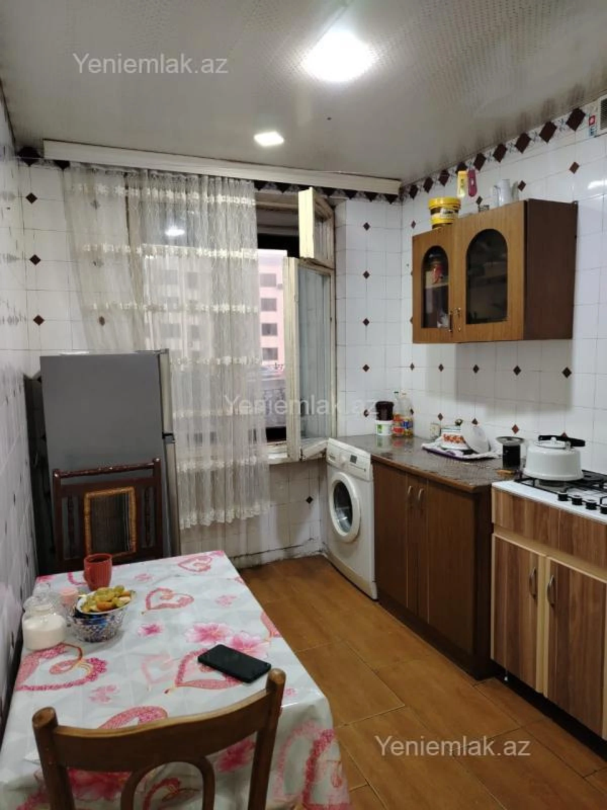 Satılır 2 otaqlı köhnə tikili 90 m²