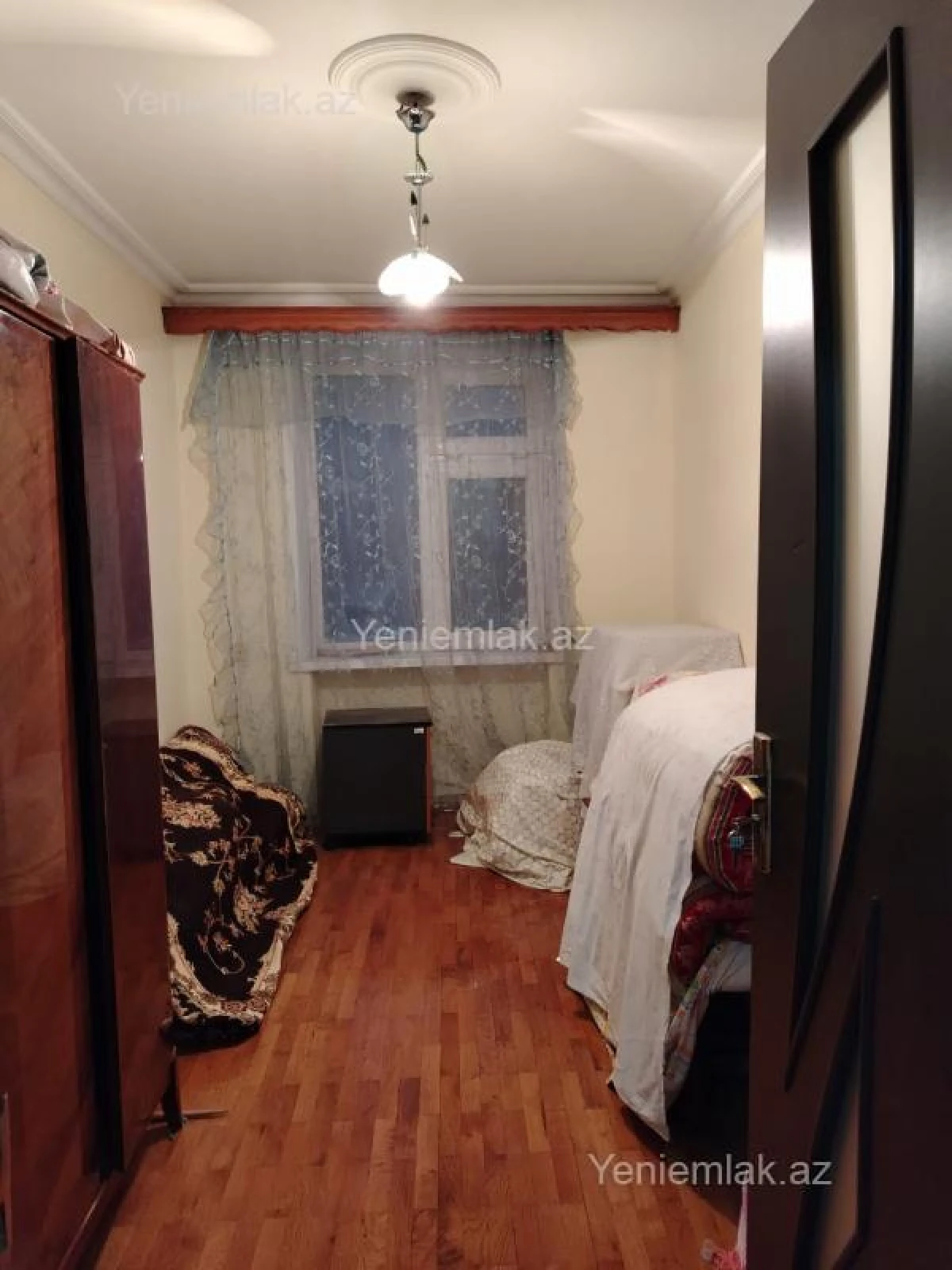 Satılır 2 otaqlı köhnə tikili 90 m²
