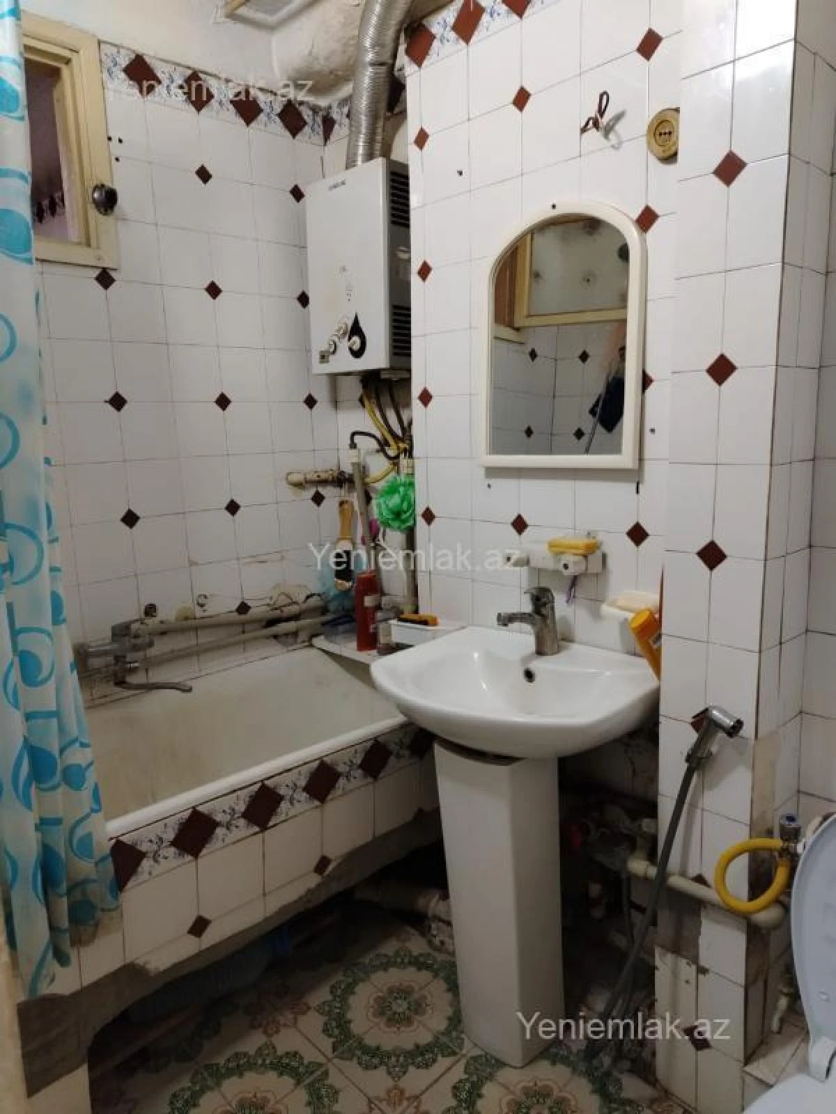 Satılır 2 otaqlı köhnə tikili 90 m²