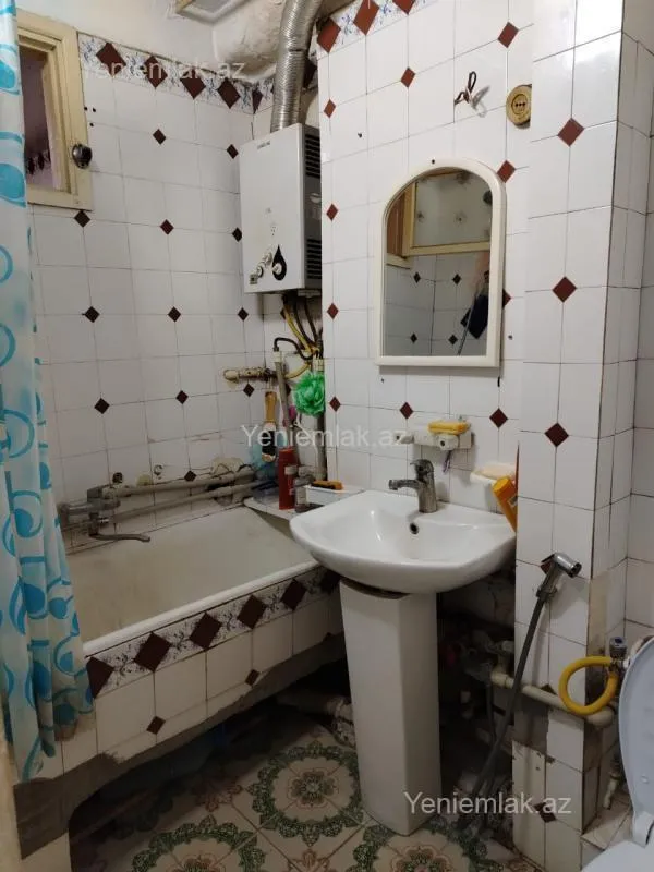 Satılır 2 otaqlı köhnə tikili 90 m²