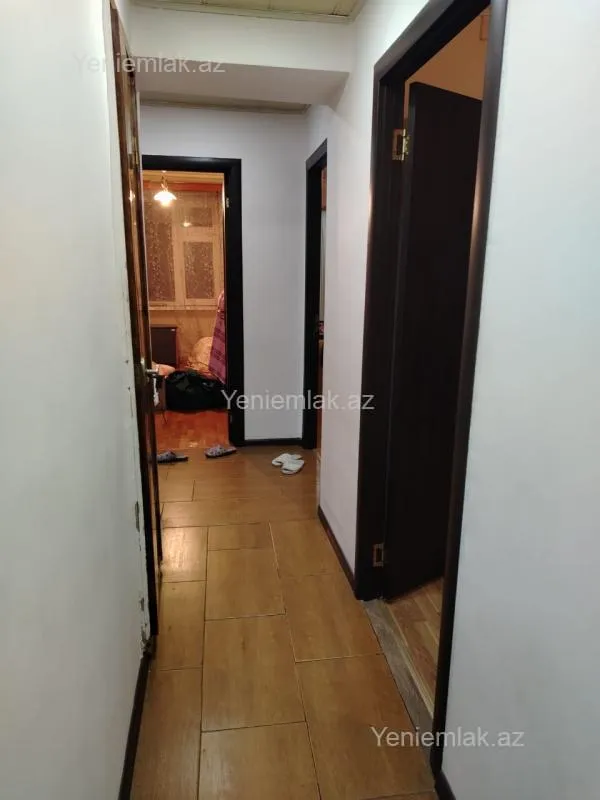 Satılır 2 otaqlı köhnə tikili 90 m²