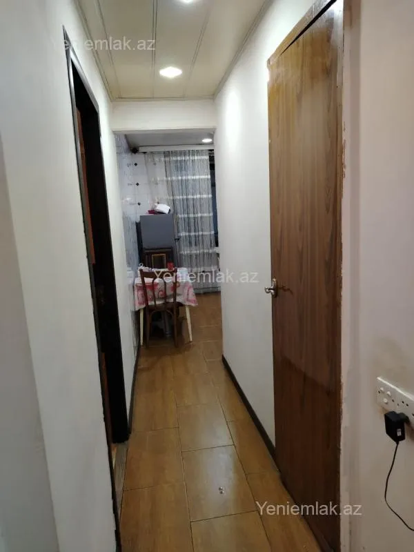 Satılır 2 otaqlı köhnə tikili 90 m²