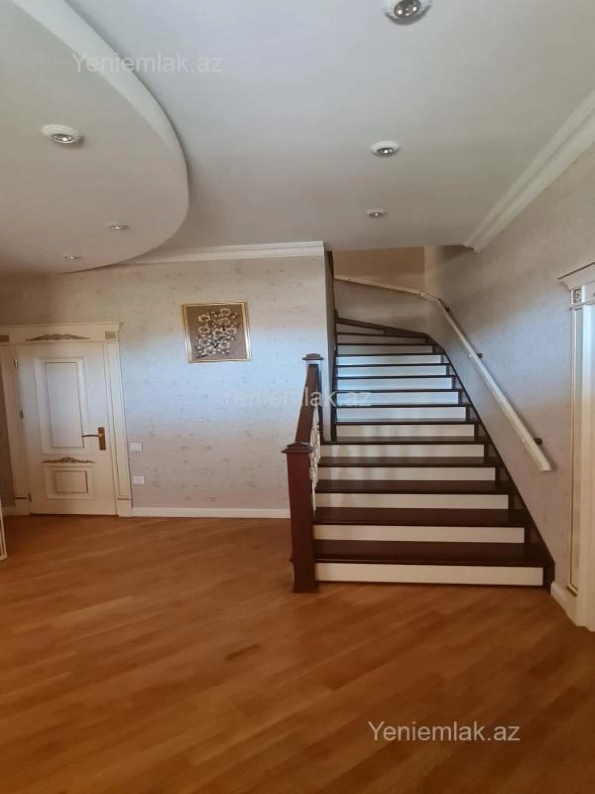 Satılır 6 otaqlı həyət evi 250 m²