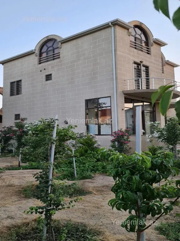 Satılır 6 otaqlı həyət evi 250 m²