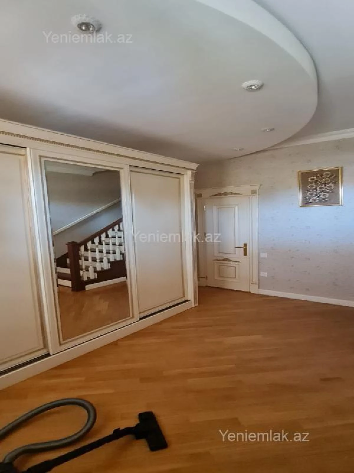 Satılır 6 otaqlı həyət evi 250 m²