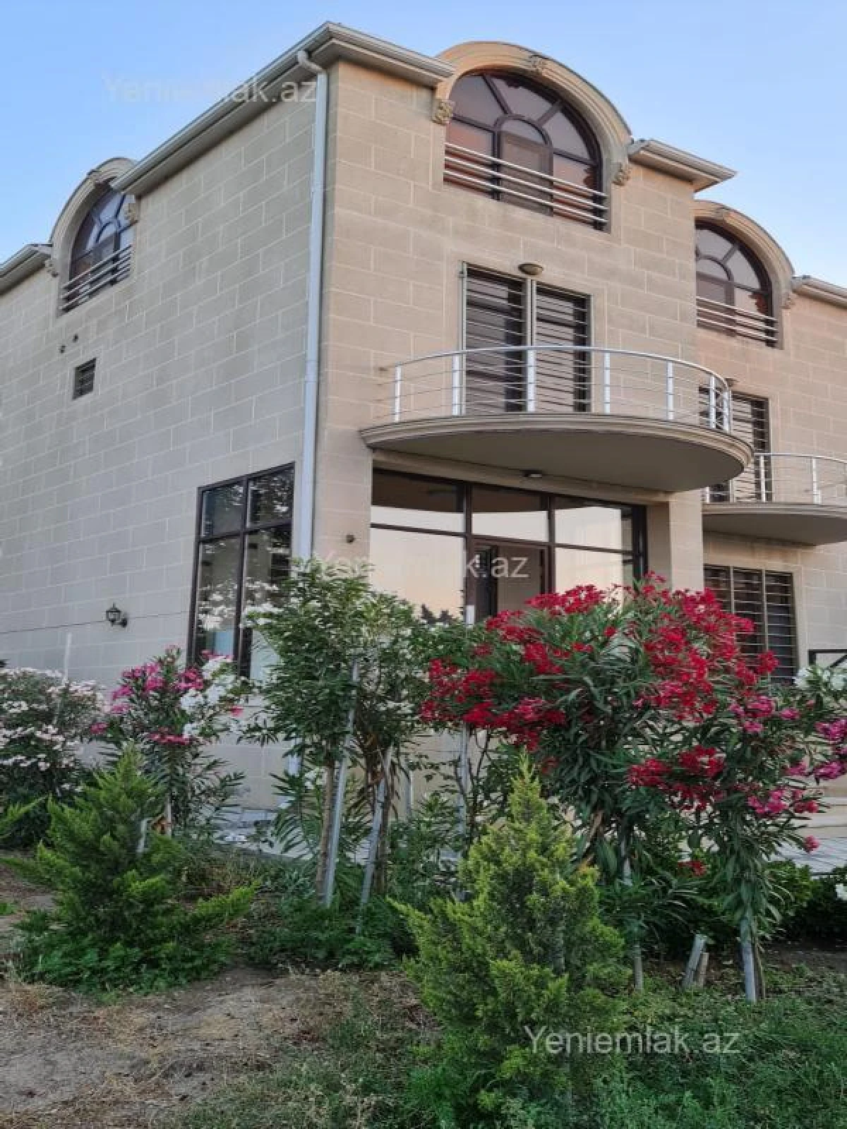 Satılır 6 otaqlı həyət evi 250 m²