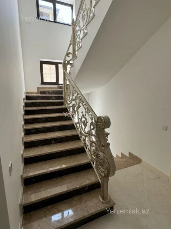Satılır 6 otaqlı həyət evi 277 m²
