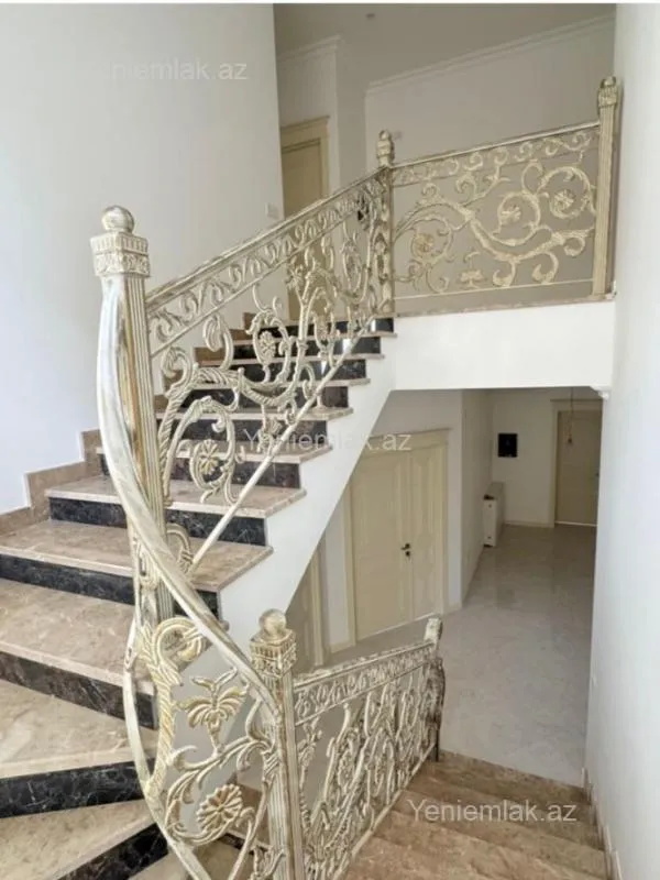 Satılır 6 otaqlı həyət evi 277 m²