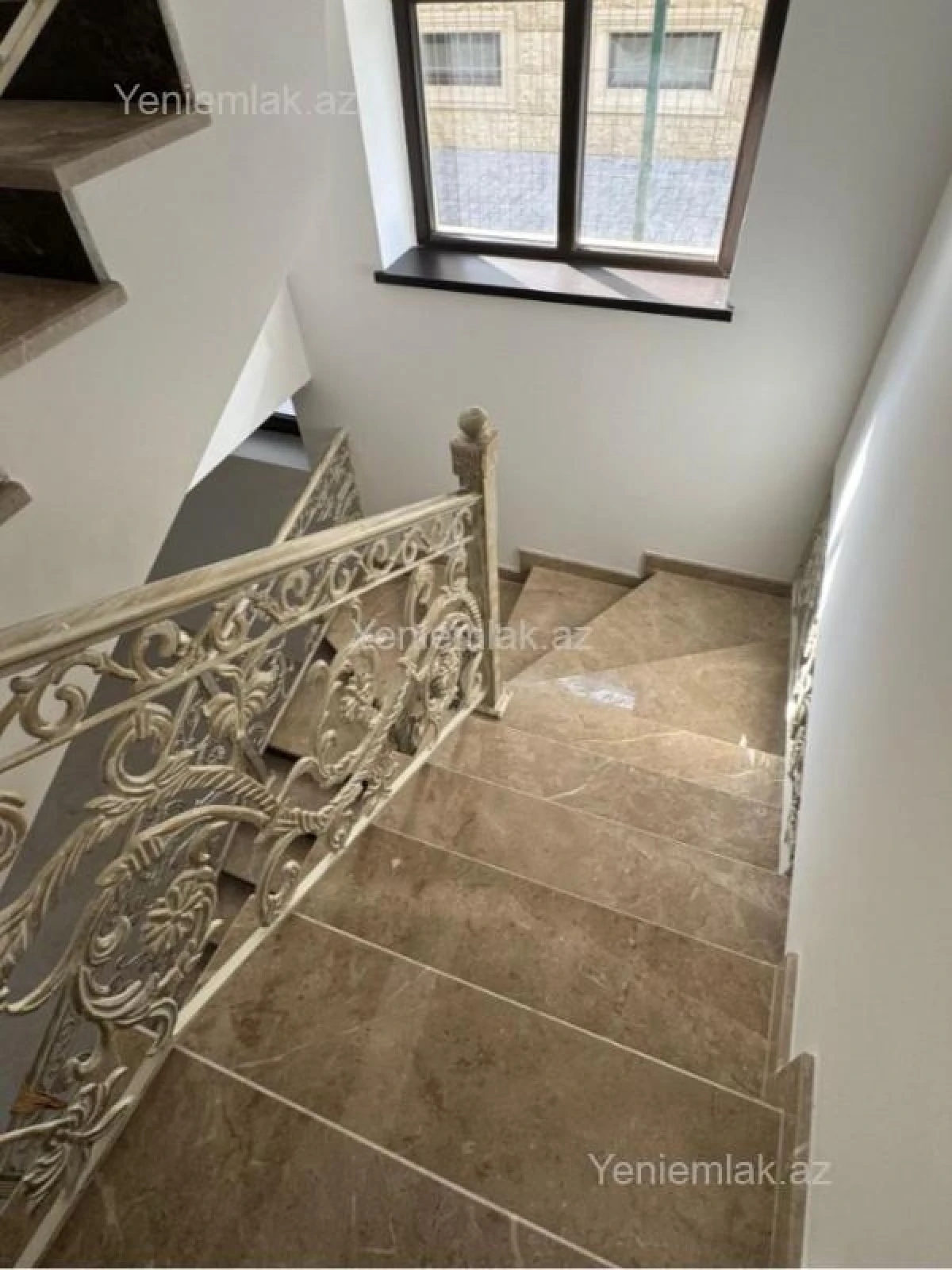 Satılır 6 otaqlı həyət evi 277 m²