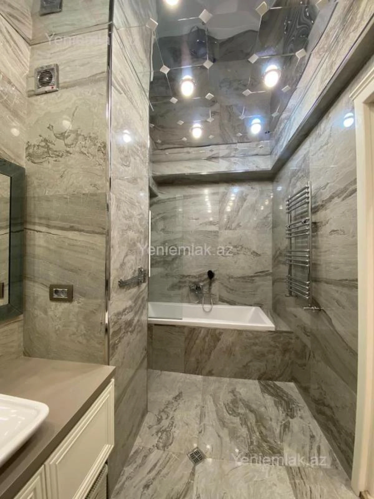 Satılır 4 otaqlı yeni tikili 195 m²