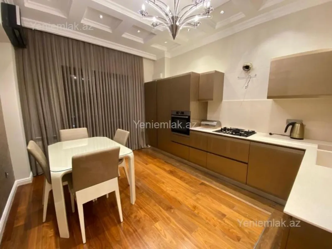 Satılır 4 otaqlı yeni tikili 195 m²