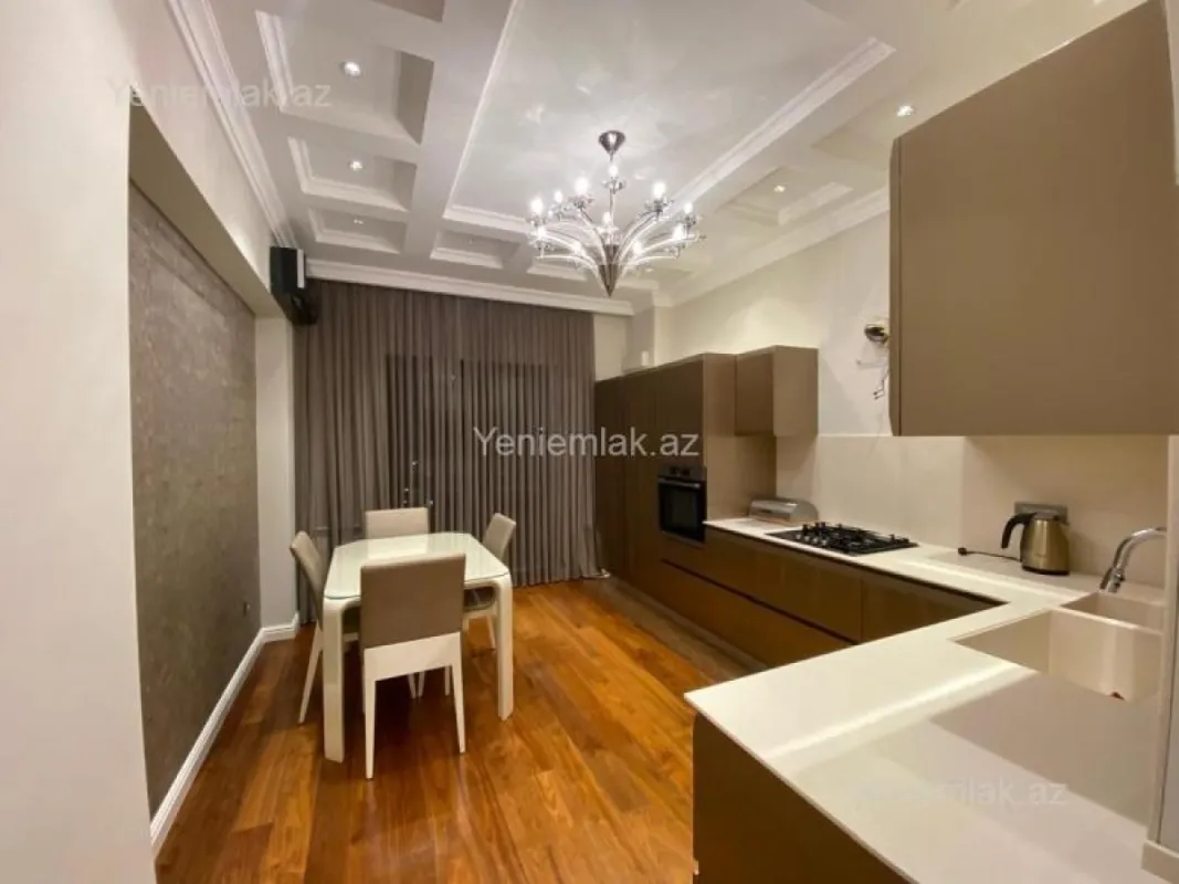 Satılır 4 otaqlı yeni tikili 195 m²