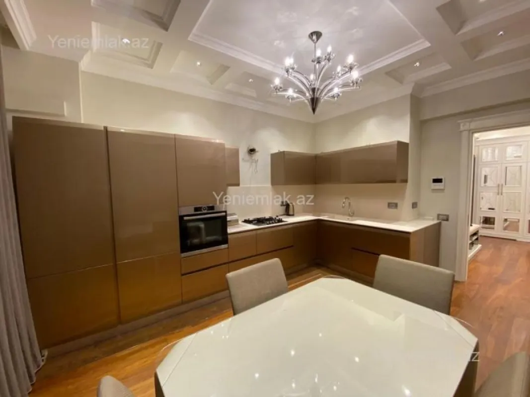 Satılır 4 otaqlı yeni tikili 195 m²