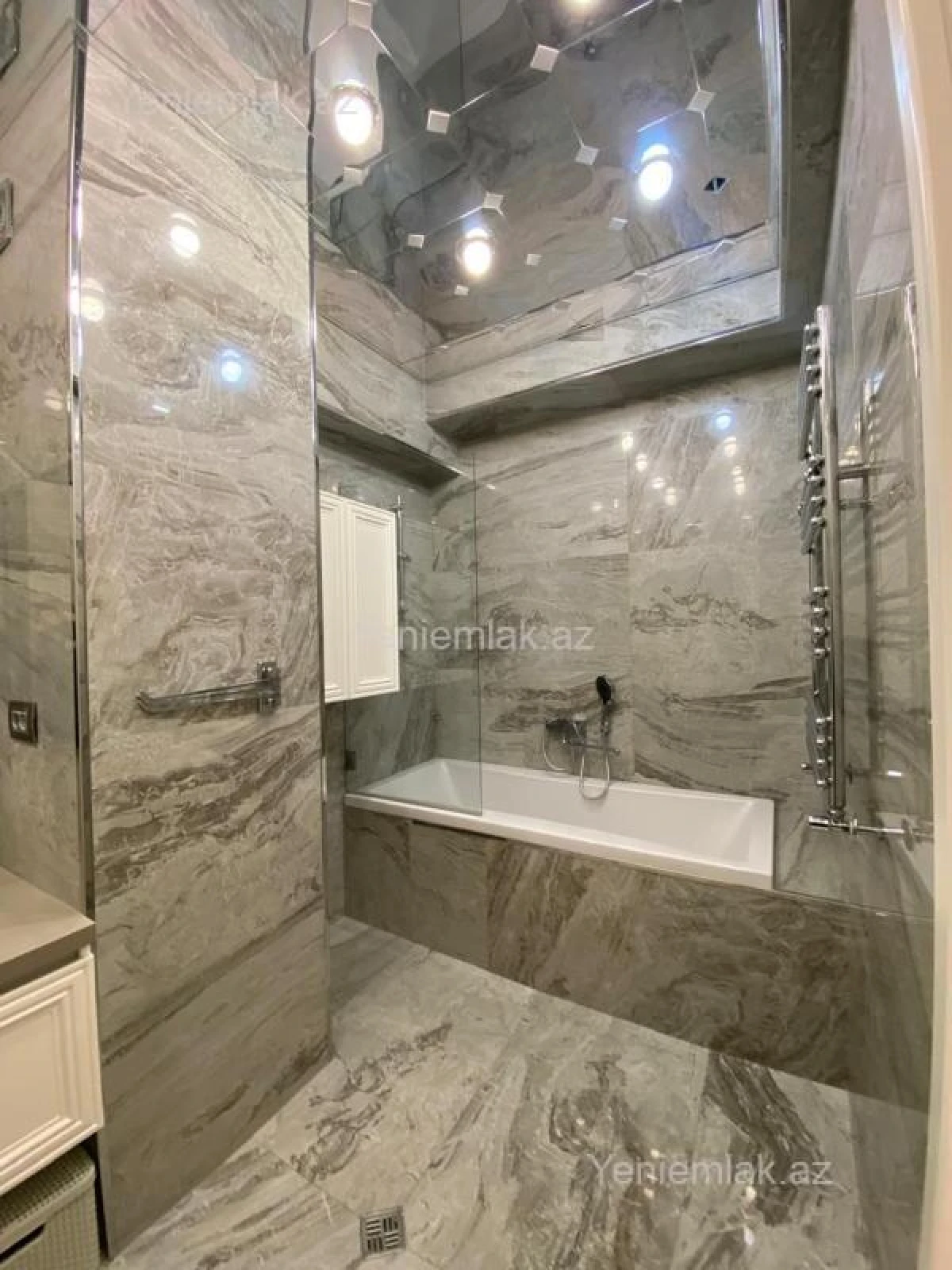 Satılır 4 otaqlı yeni tikili 195 m²