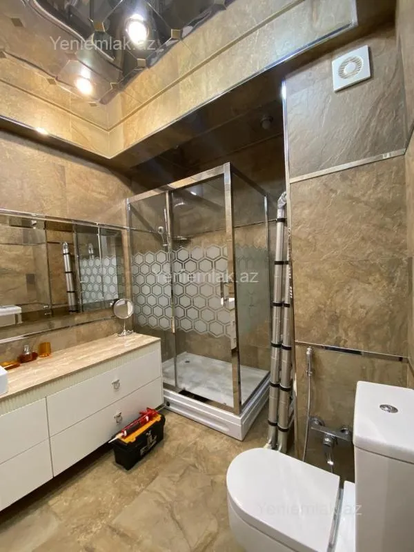 Satılır 4 otaqlı yeni tikili 195 m²