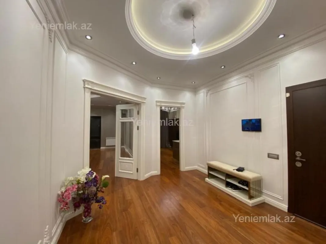 Satılır 4 otaqlı yeni tikili 195 m²