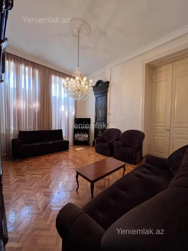 Satılır 2 otaqlı köhnə tikili 100 m²